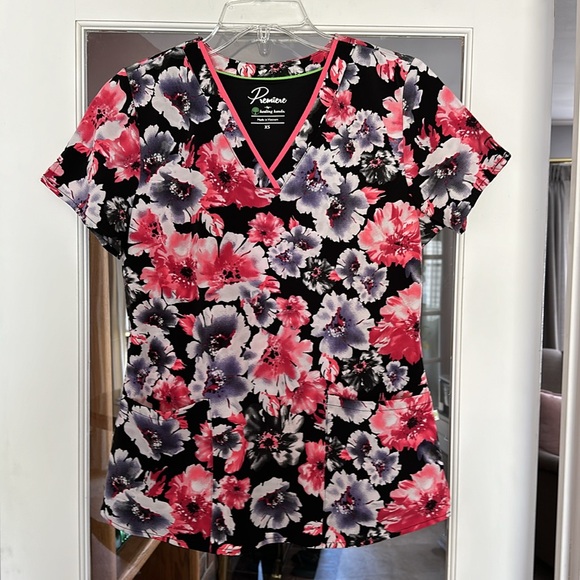 Healing Hands Premiere Floral Scrub Top size XS ~ NWOT ~ - Picture 5 of 5